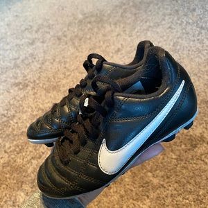 Kids baseball cleats